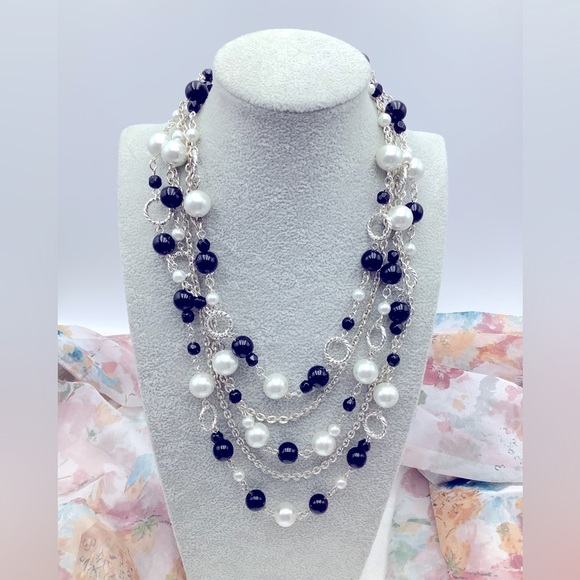 White House Black Market Layered Necklace NWT - Picture 1 of 3